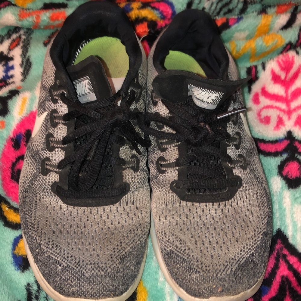 Nike shoes! Size 6.5 cute!